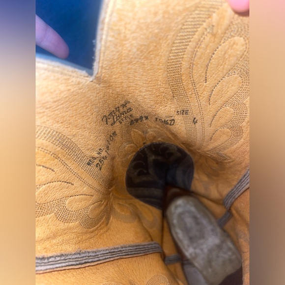 White Men’s Tony Lama Cowboy Boots
- Men’s size 10 1/2 D
- don’t wear anymore - Picture 2 of 3